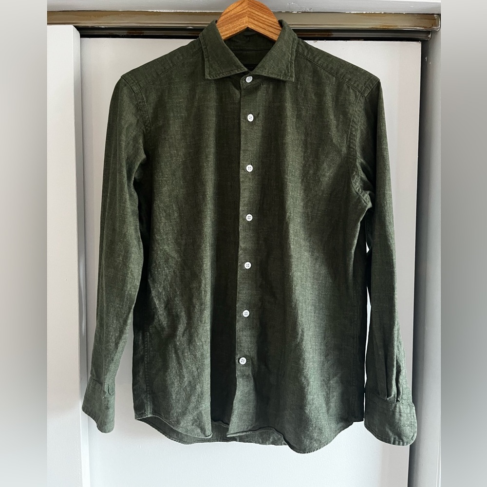 Trumaker evergreen chambray dress shirt